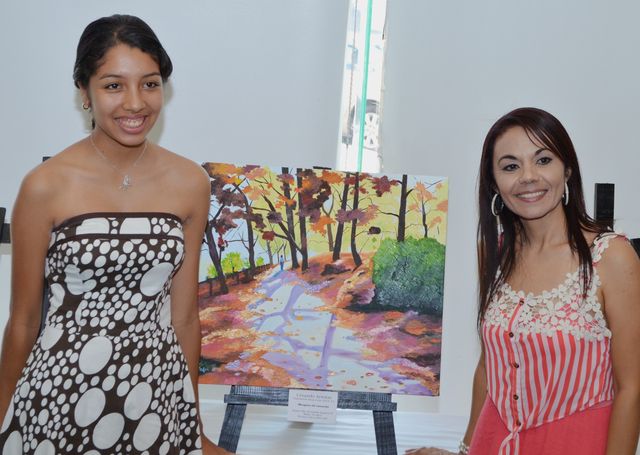 Alumna de 14 años muestra su obra como fin de ciclo 2012-13 del taller de pintura Creando Artistas en el hotel Camino Real, Veracruz