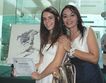 La mtra Rocio Aguilera con alumna en la Exposición de obras de los alumnos del Taller de Pintura Creando Artistas como fin de ciclo 2014-15  en el WTC Veracruz