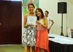 La Mtra. de Pintura Rocio Aguilera hace entrega del diploma a una de las alumnas del Taller de Pintura Creando Artistas como fin de ciclo 2012-13 en el Hotel Camino Real, Veracruz