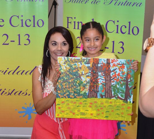 Alumna de 7 años muestra su obra como fin de ciclo 2012-13 del taller de pintura Creando Artistas en el hotel Camino Real, Veracruz